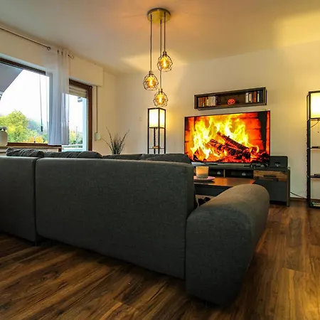 Moderne FeWo SKY Netflix Terrasse Burgblick Boxspringbett Waschtrockner Bullay Exterior foto