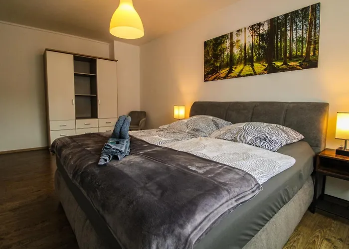 Moderne Fewo Sky Netflix Terrasse Burgblick Boxspringbett Waschtrockner