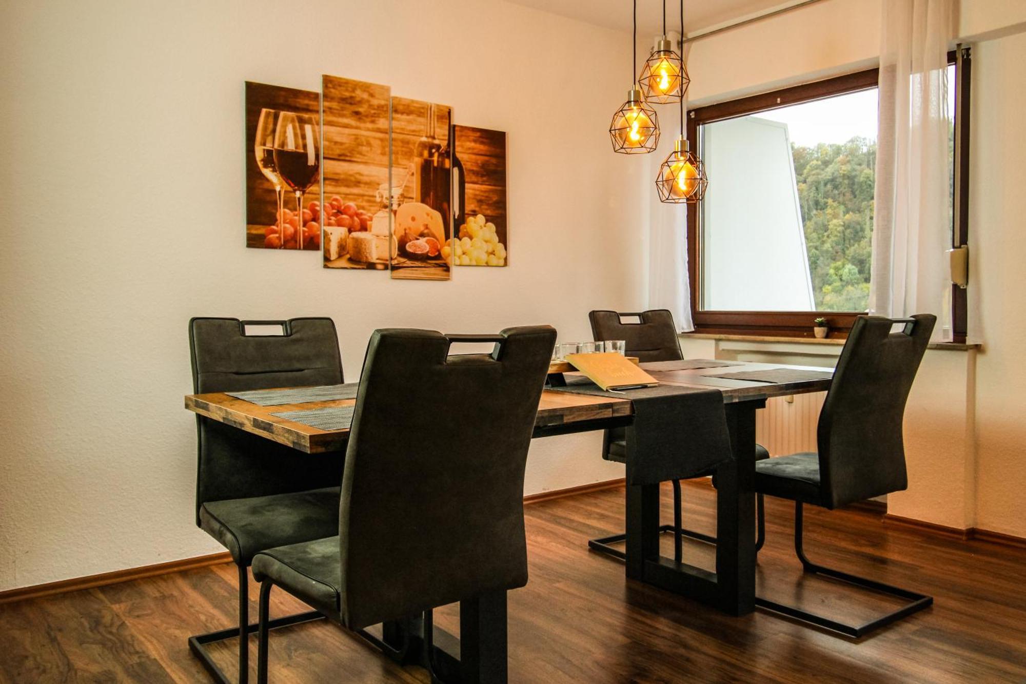 Moderne Sky Netflix Terrasse Burgblick Boxspringbett Waschtrockner Apartment *