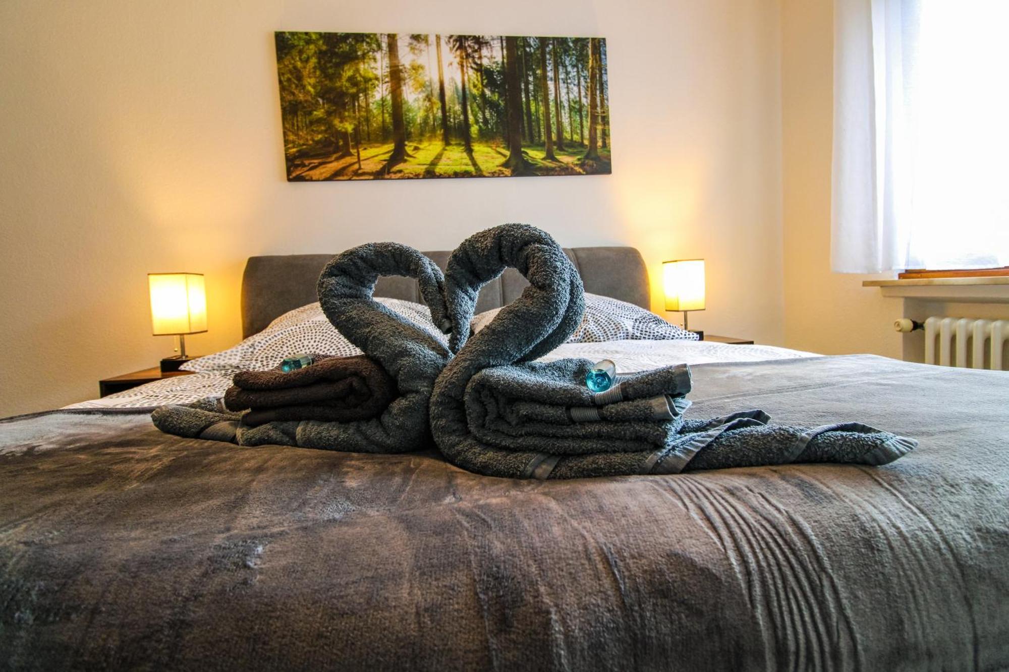 Moderne Sky Netflix Terrasse Burgblick Boxspringbett Waschtrockner Apartamento