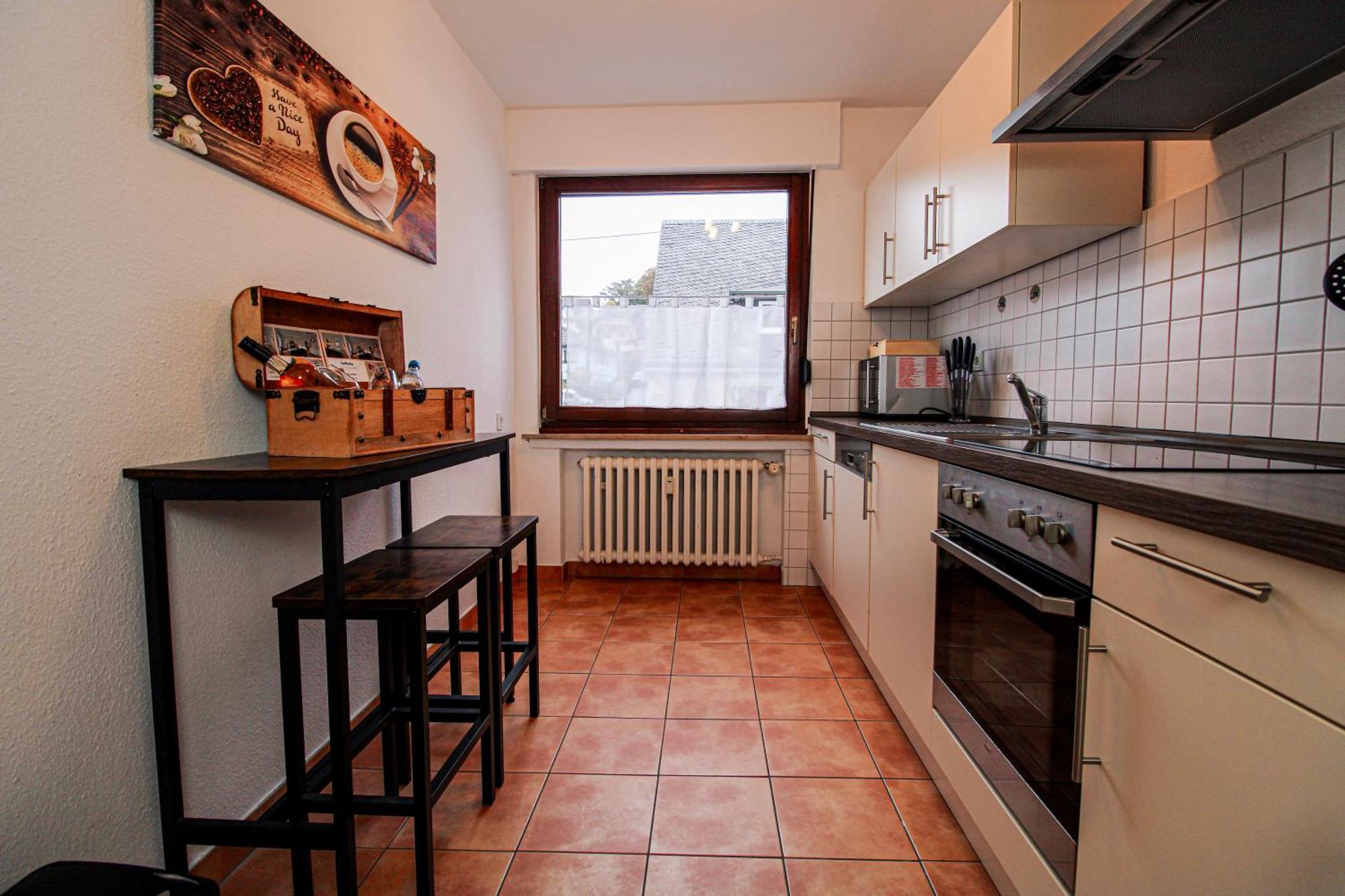 Moderne Sky Netflix Terrasse Burgblick Boxspringbett Waschtrockner Apartment
